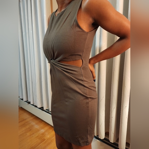 A'Gaci dress - Picture 2 of 4